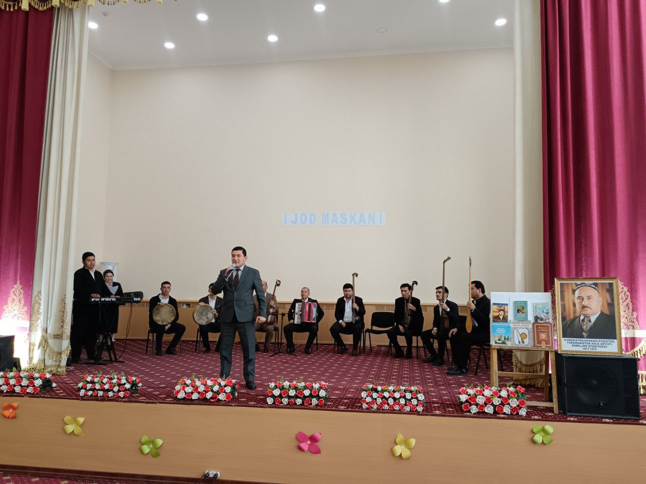 Komiljon Otaniyozov 108 yilligiga bag‘ishlab  "Ijod maskani" shiori "Ustoz eslab" deb nomlangan konsert dasturi bo‘lib o‘tdi.