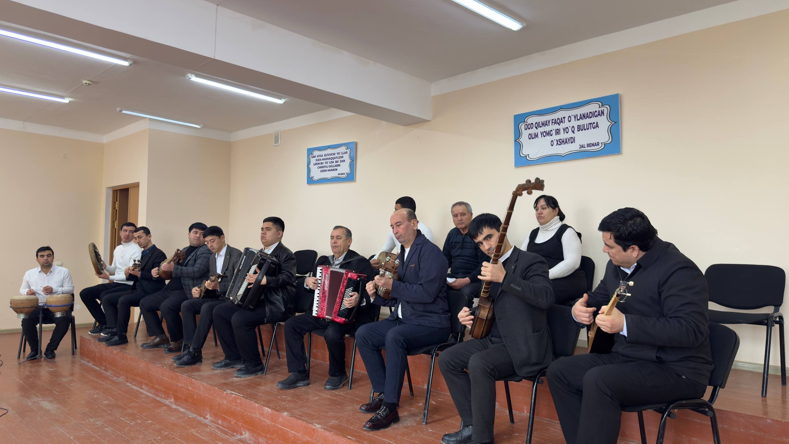 "Navo" o‘qituvchilar ansambli ish jarayonidan foto lavha.